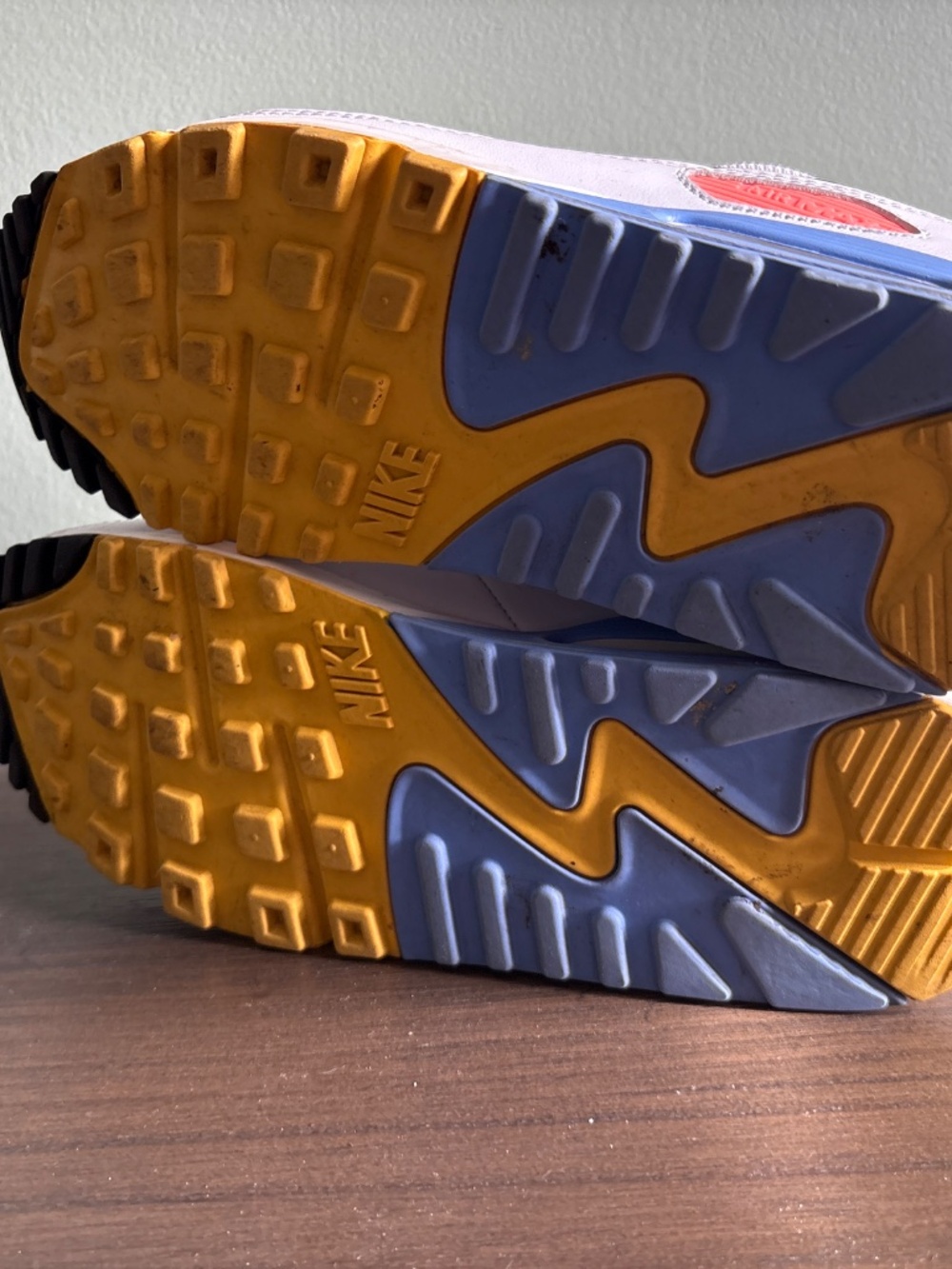 Sneakers - Picture 3 of 4